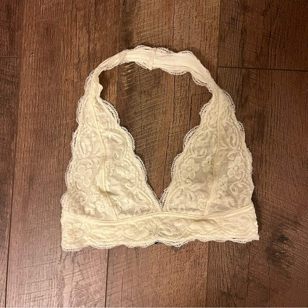 Urban Outfitters Out From Under Crème Lace Bralette (size M)